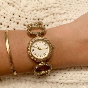 Elegant/Vintage-Feel Gold Watch